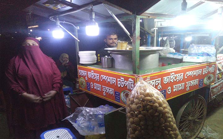 ফুচকা-চটপট্টি বিক্রি করে সাবলম্বী চার ভাই-বোন